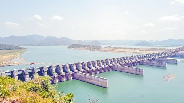 పోలవరం చకచకా!