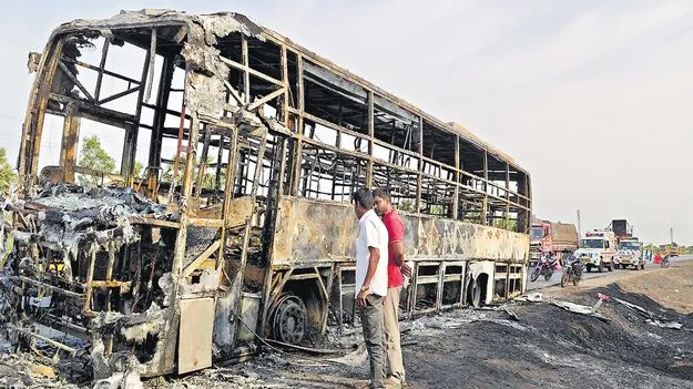 ట్రావెల్స్‌ బస్సు అగ్నికి ఆహుతి