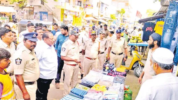 పెనుకొండలో ట్రాఫిక్‌ సమస్యకు పరిష్కారం