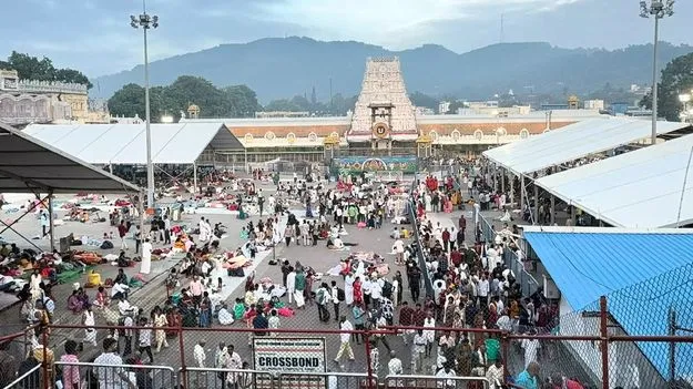 కొండపై లక్షన్నర మంది!