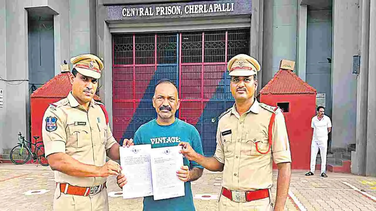 రైస్‌ మిల్లర్‌ కాదు.. అనకొండ!