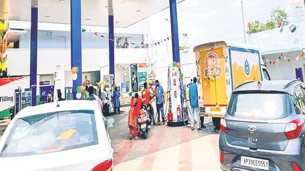 ఖైదీల సొమ్ముకూ కక్కుర్తి!