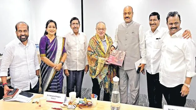 ఆర్థికంగా అగచాట్లు.. అయినా టిప్‌టాప్‌ ట్రిప్పులు