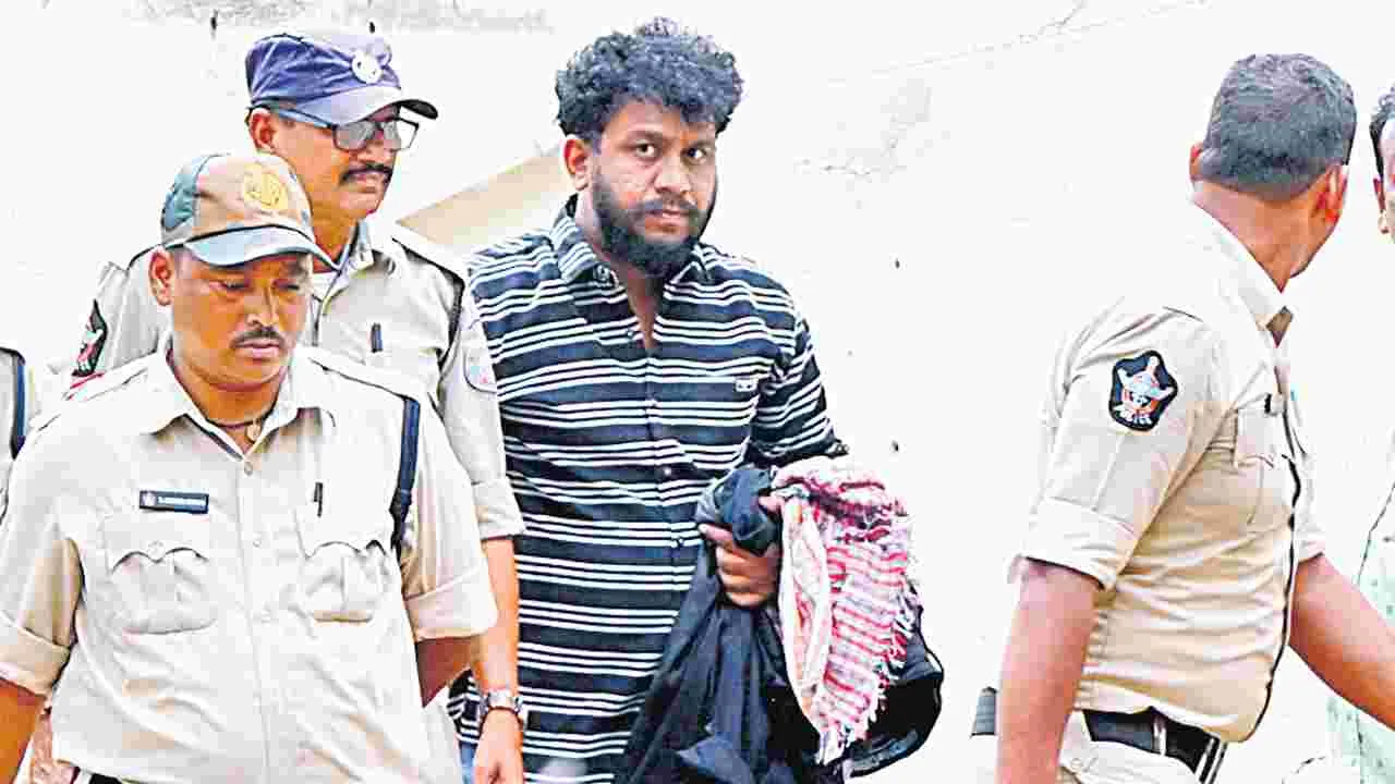 రావణ్‌ ఇంట్లో విస్తృత సోదాలు
