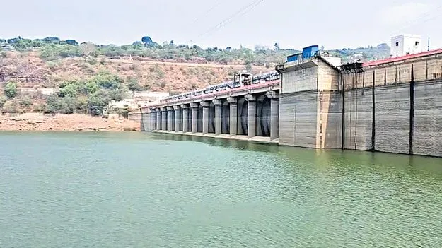 శ్రీశైలంలో మిగిలింది 43 టీఎంసీలే