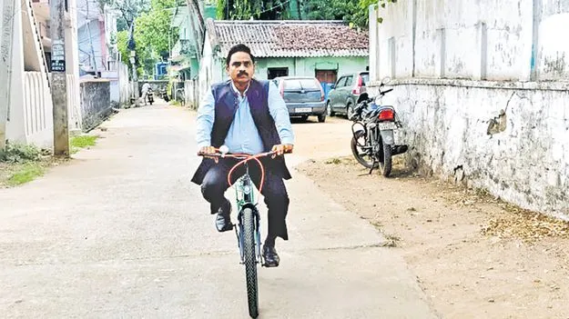 మన్యం కలెక్టర్‌ సైకిల్‌ సవారీ