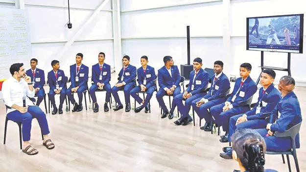 ‘ఎవరెస్టు’ను అధిరోహిస్తాం