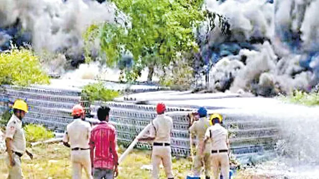 షాపూర్జీ పల్లోంజి పైపులకు మంటలు