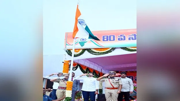 జాతీయ జెండా సాక్షిగా ఏపీని నంబర్‌ 1 చేస్తాం