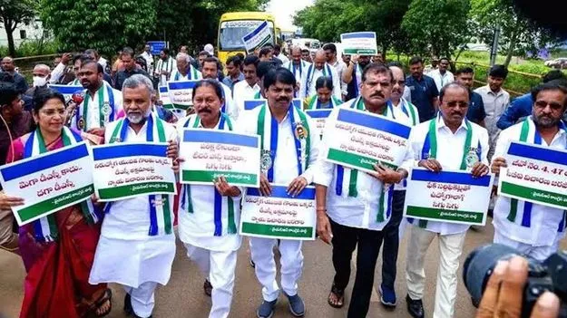 ఆఖరి రోజూ అదే తంతు.. మండలిలో వైసీపీ రచ్చ