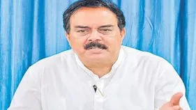 సంక్షేమం అంటే నువ్వు నొక్కే బటన్‌ కాదు జగన్‌