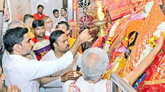 కలకత్తా కాళిని దర్శించుకున్న లోకేశ్‌