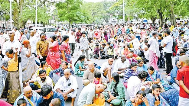 వెంకన్న దర్శనానికి 24 గంటలు
