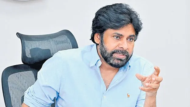 అభిమానికి అందిన పవన్‌ బహుమతులు..!