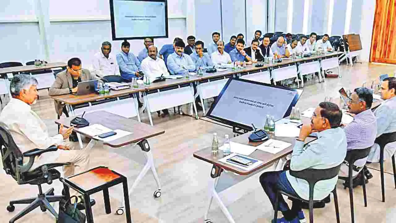 రాజధాని పనుల వేగం పెంచాలి