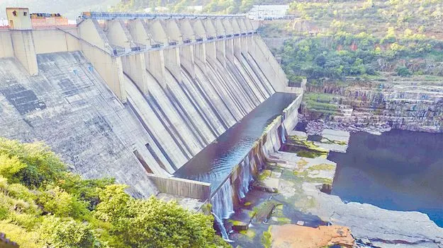 ప్రాజెక్టుల్లో ఇంజనీర్లు ఏరీ?