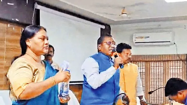 ఎస్టీ కమిషన్‌కు తీవ్ర అవమానం