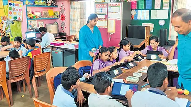 పాఠశాలల్లో టీచర్ల సర్దుబాటు