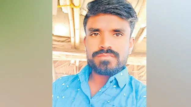 పిడుగుపాటుకు సెల్‌ఫోన్‌ పేలి కౌలురైతు మృతి