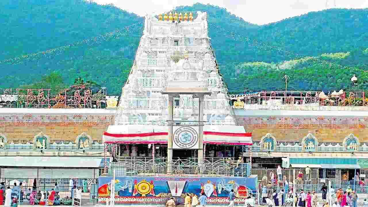 తిరుమలలో పెరిగిన భక్తుల రద్దీ
