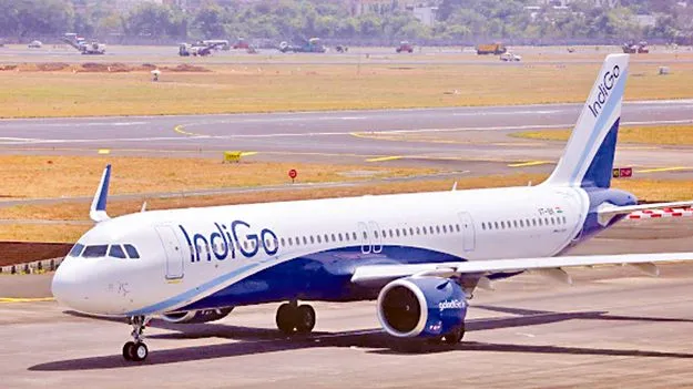 విశాఖ-ఢిల్లీ ఇండిగో విమానానికి తప్పిన ముప్పు
