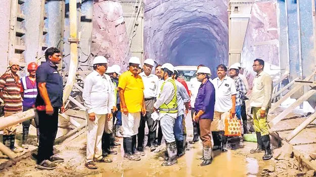 సమీక్షలే కాదు.. కార్మికుల సమస్యలూ చూస్తా!