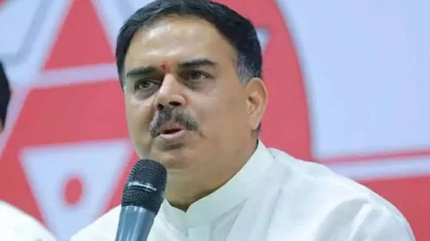 జగన్‌ నీ గొడ్డలి పోటును జనం మర్చిపోలేదు: మంత్రి మనోహర్‌