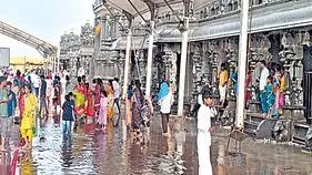 వాన, ఈదురుగాలుల బీభత్సం