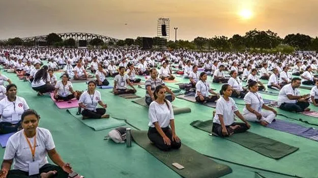 యోగాంధ్రకు 15,173 మంది మెడికల్‌ విద్యార్థులు