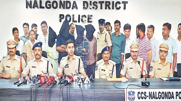 ఆ నలుగురిని చంపింది ఒక్కడే