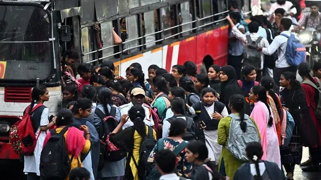 నీట్‌ అభ్యర్థులకు ఆర్టీసీలో ఉచిత ప్రయాణం