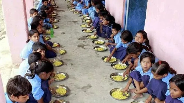 బడుల్లో చిరుధాన్యాల చిక్కీ 