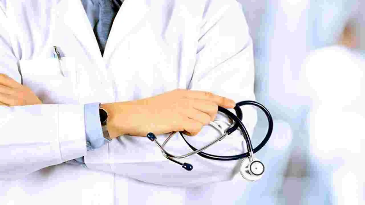 జూడాలకు 30 శాతం ఉపకార వేతనం పెంచాలి