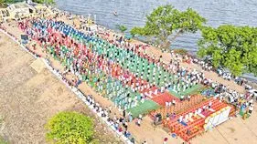 ఆహ్లాదభరితంగా యోగా!