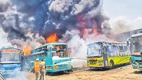 ఏడు బస్సులు అగ్నికి ఆహుతి