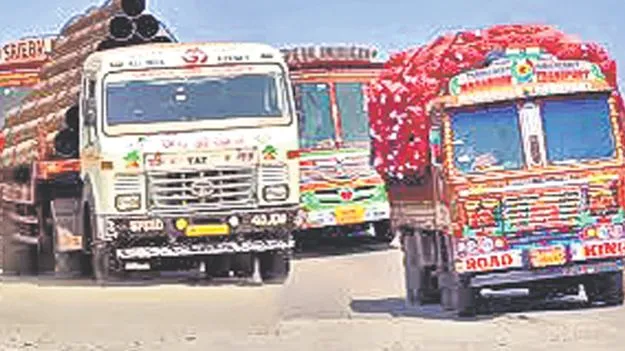 ఓవర్‌ లోడ్‌ వాహనాలపై.. భారీ బాదుడు