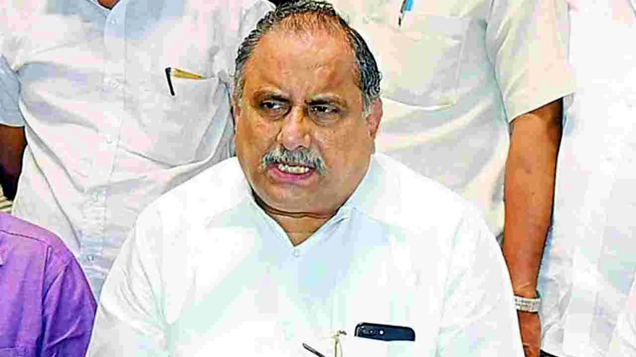 మాజీ మంత్రి ముద్రగడకు అస్వస్థత