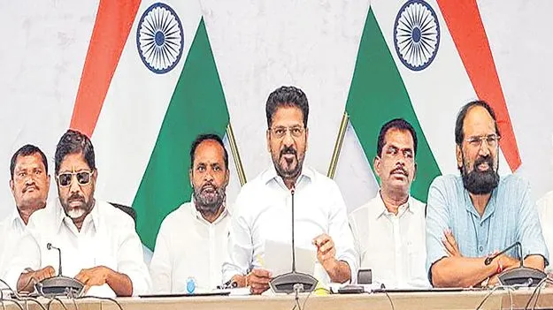 పారే నీటిని ఎత్తిపోయగలిగితే.. బ్యారేజీలెందుకు?