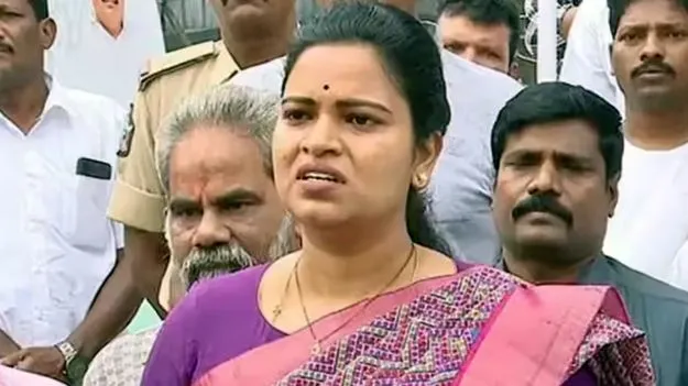 విడదల రజిని పాస్‌పోర్టు సరెండర్‌