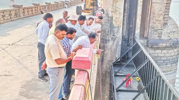 శరవేగంగా తుంగభద్ర గేట్ల ఏర్పాటు 