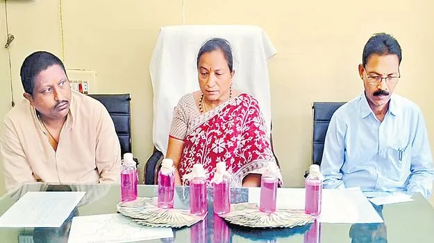 లంచాధికారుల అరెస్టుతో సంబురం!