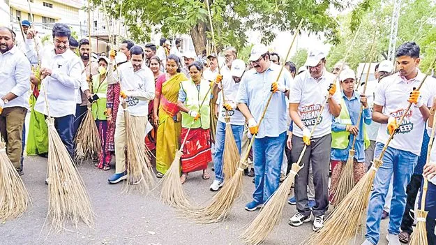 పరిశుభ్రతపై అవగాహన పెంచేందుకే ఆపరేషన్‌ క్లీన్‌స్వీప్‌
