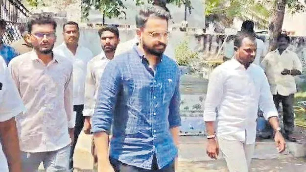 పోలీసుల ముందుకు సజ్జల భార్గవ్‌రెడ్డి