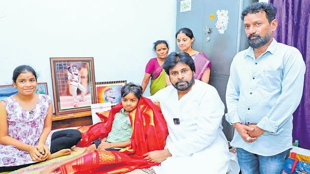 అభిమాని చెంతకు..