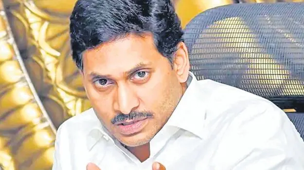 జనం చెవిలో.. జగన్‌ పూలు!