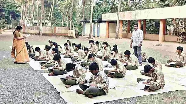 జూన్‌ 30 ప్రామాణికంగా టీచర్ల సర్దుబాటు