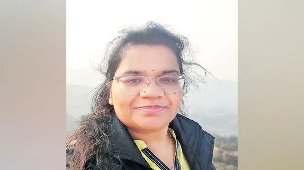 6 నెలల బిడ్డను ఆరంతస్తుల భవనంపై నుంచి పడేసి..తాను దూకేసిన తల్లి