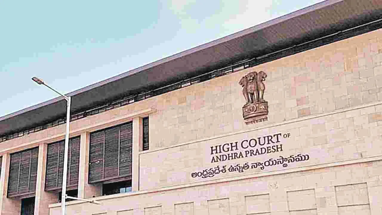 విదేశీ ప్రయాణం చేసిన అర్చకులు..గర్భాలయంలోకి ప్రవేశించడానికి వీల్లేదు