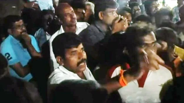 మగమనిషైనా.. ఆడమనిషైనా.. గొంతులు కోసేయండి!