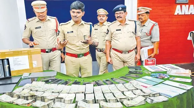 అంతర్జాతీయ క్రికెట్‌ బెట్టింగ్‌ ముఠా అరెస్టు